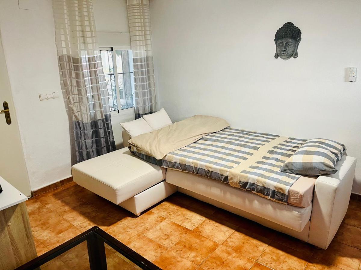 Estudio Adosado Acogedor Con Jardin, Barbacoa Y Parking Privado Alicante Bagian luar foto